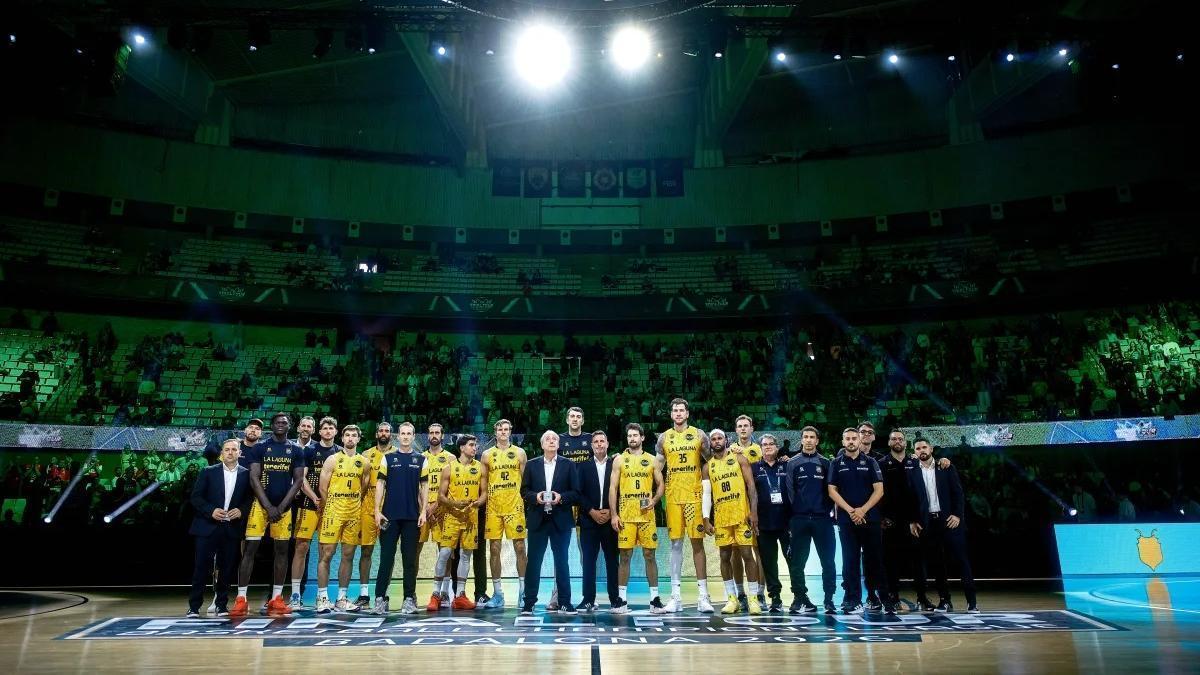 Plantilla y técnicos del CB Canarias, tras la Final Four de este curso.