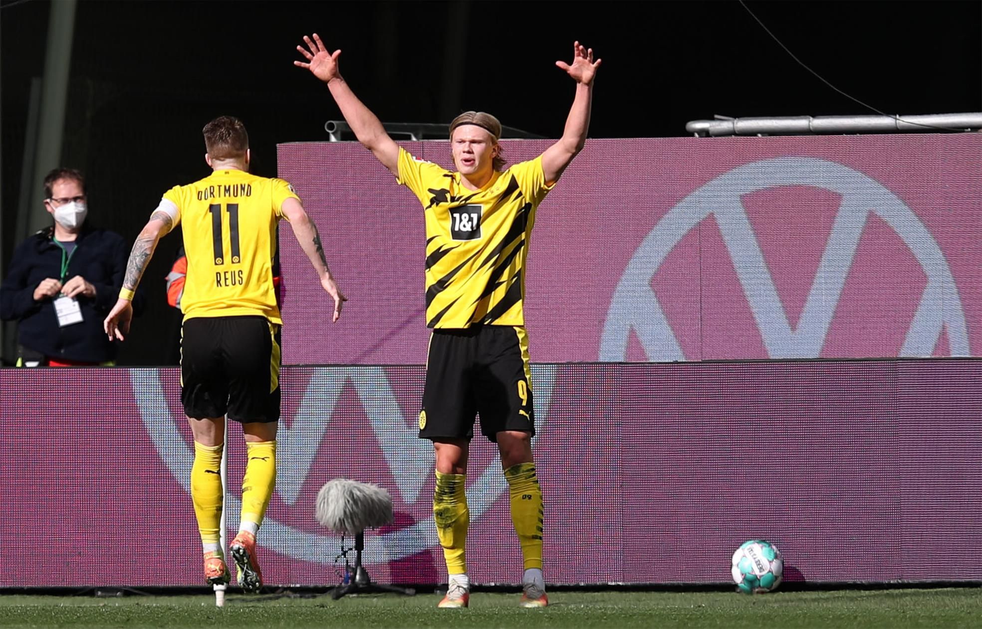 El doblete de Haaland deja al Dortmund a tiro de las plazas de Liga de Campeones