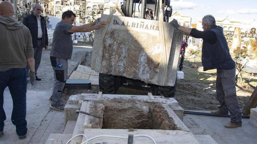 Retiran el mausoleo del primer fascista de España para buscar una fosa común