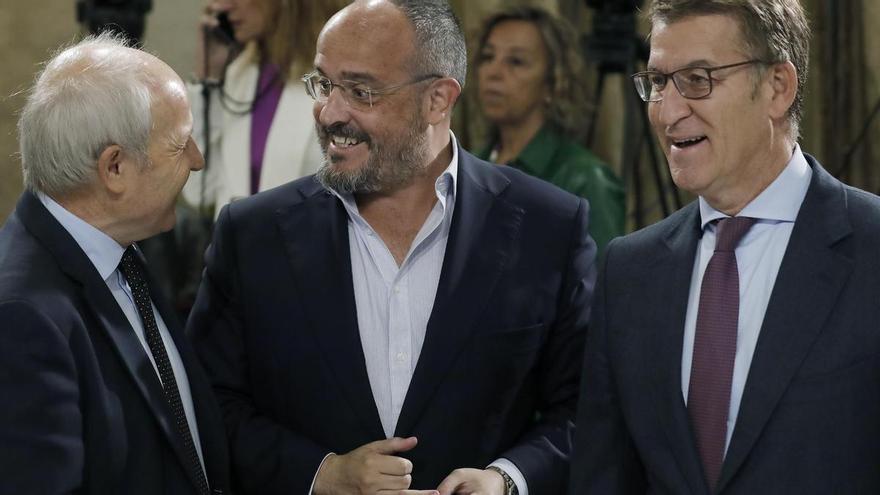 La apuesta de Feijóo por &quot;normalizar&quot; la relación con Junts reactiva la batalla por la dirección del PP catalán