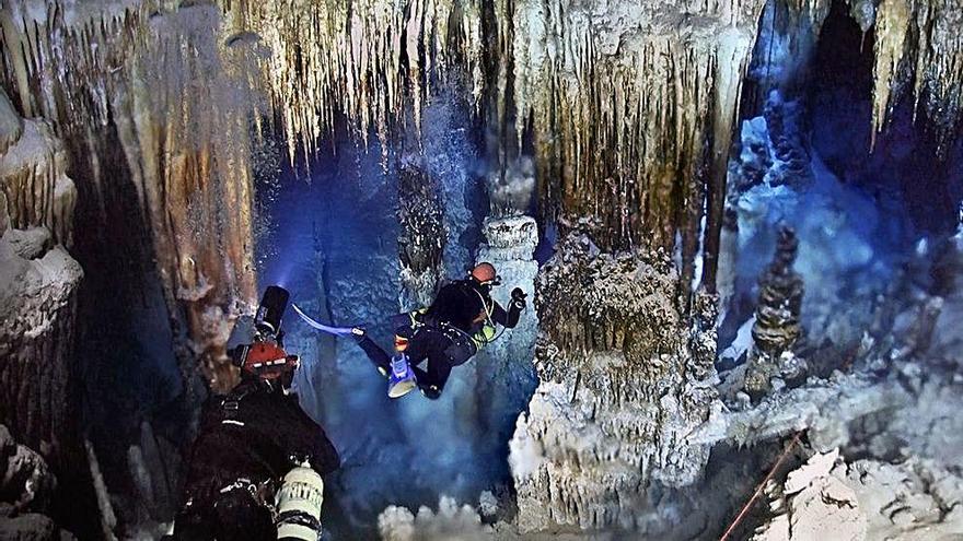 Descubren la conexión entre  las Coves del Drac y Cala Murta