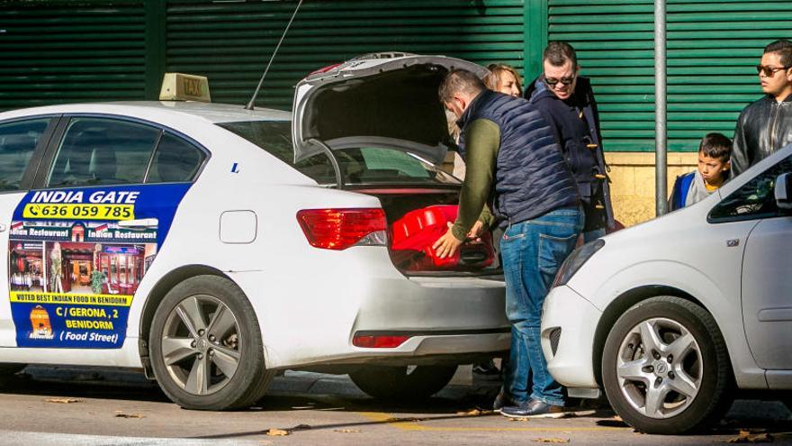 Benidorm pedirá modificar la ley para poder tener taxis de 7 plazas