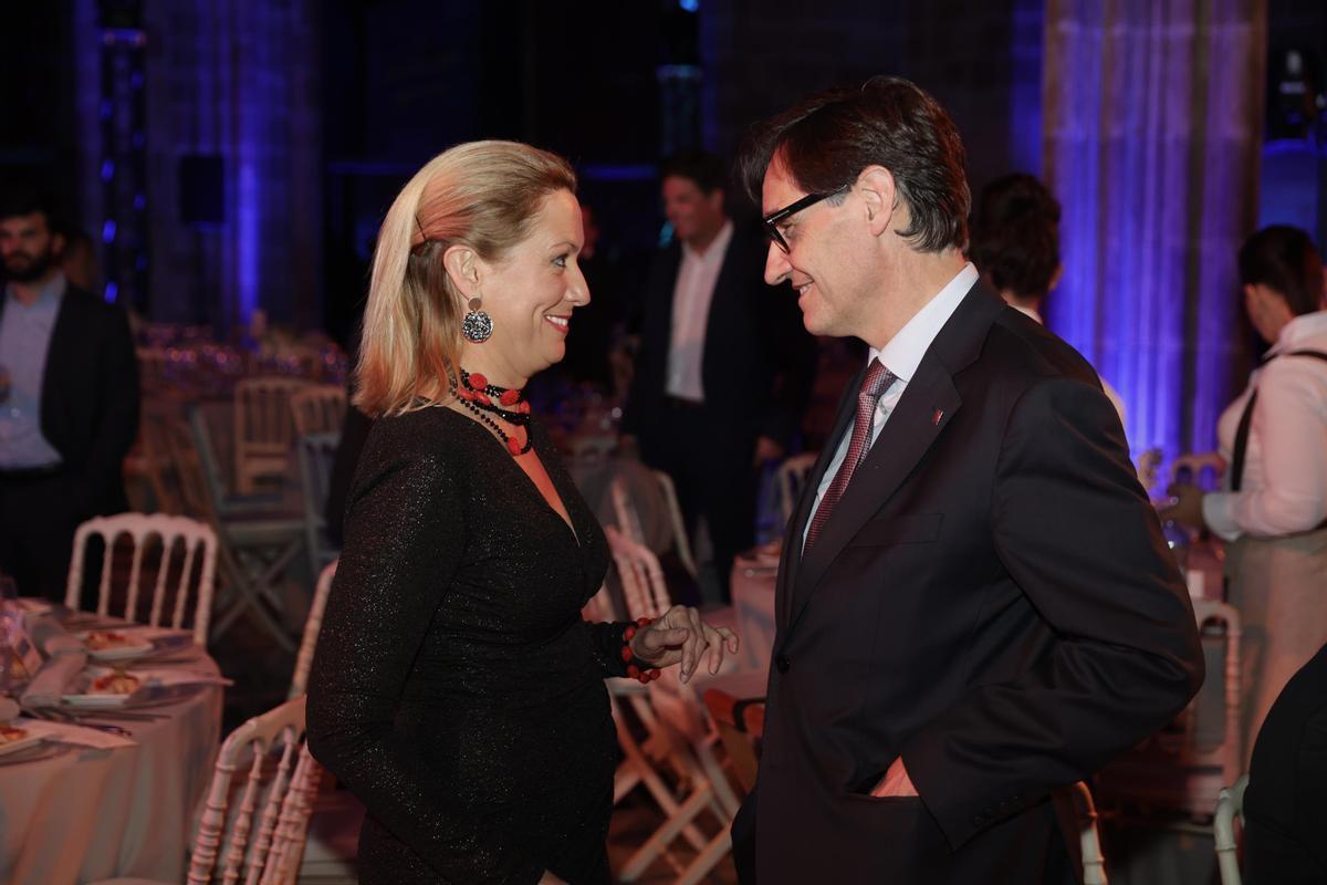 La delegada del Gobierno en Catalunya, Maria Eugènia Gay, con el líder del PSC, Salvador Illa