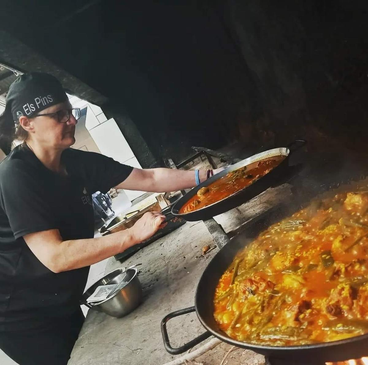 Els Pins es un restaurante especializado en arroces hechos a leña.