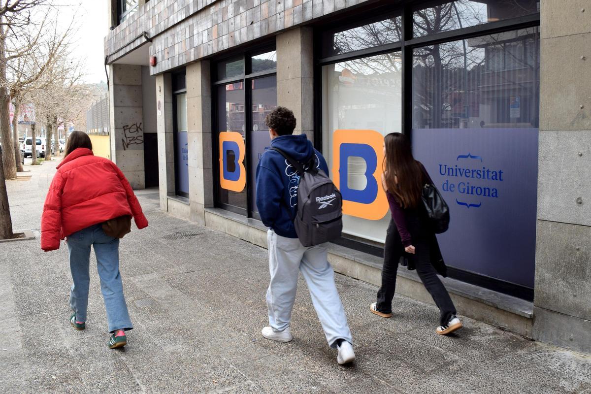 L'exterior de la nova biblioteca.