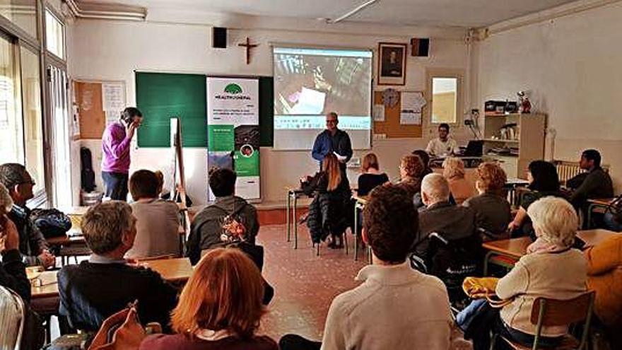 La primera assemblea de l&#039;ONG, celebrada a Girona.