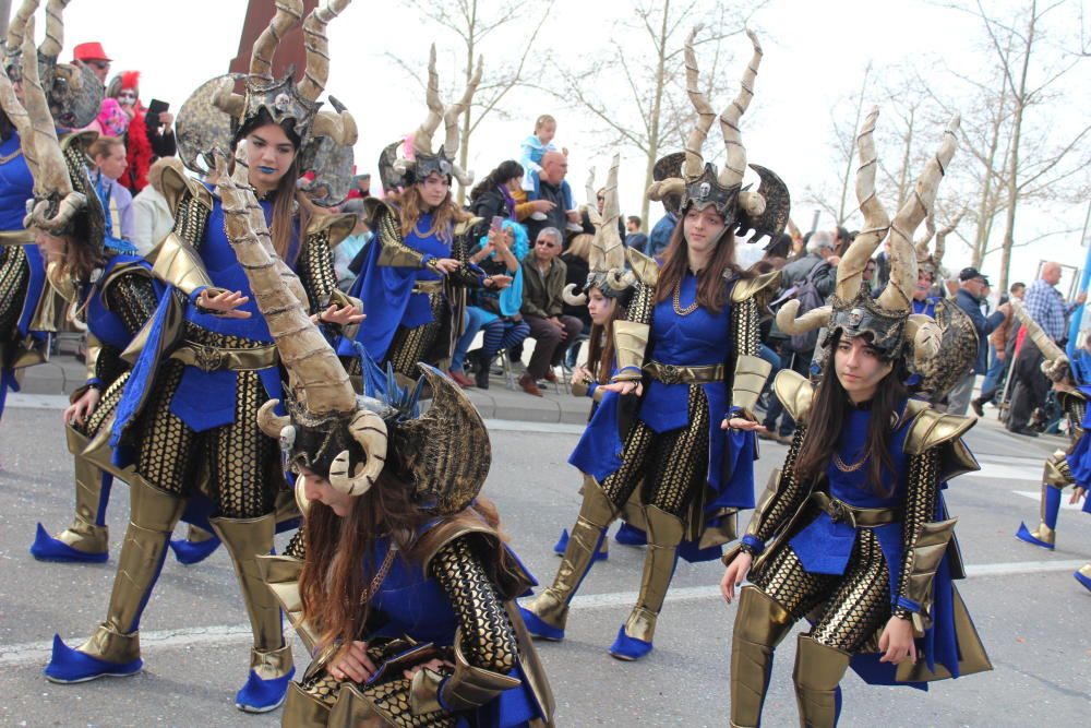 Roses viu un carnaval pletòric de gent i bon temps