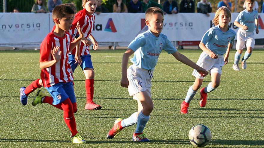 Una edición anterior del torneo organizado por la Escola Estrada de Fútbol Base. |  // BERNABÉ