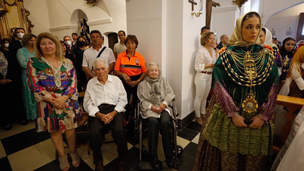 Francisco Ribas Noguera y Catalina Roselló Torres, durante la misa oficiada por el obispo de Ibiza, Vicent Ribas.