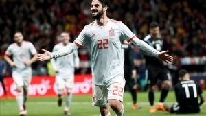 Isco celebra el tercero de los goles que marcó ante Argentina.