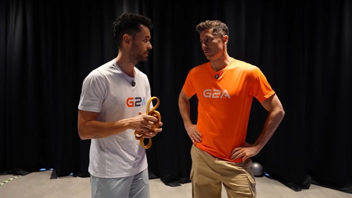 Lewandowski con TheGrefg durante el entrenamiento.