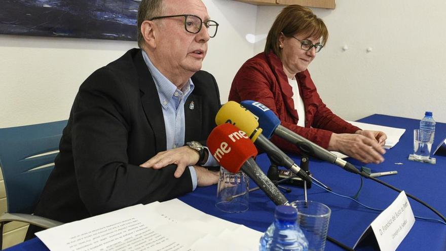 Francisco del Busto, a la izquierda, y Pilar Varela, esta mañana, en la Residencia Santa Teresa de Oviedo.