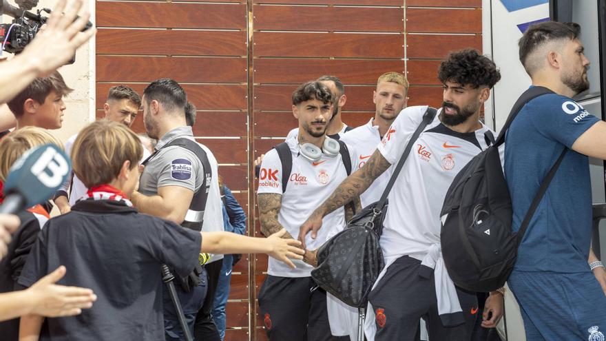 Caras largas y cansancio: el subcampeón de la Copa del Rey vuelve a casa