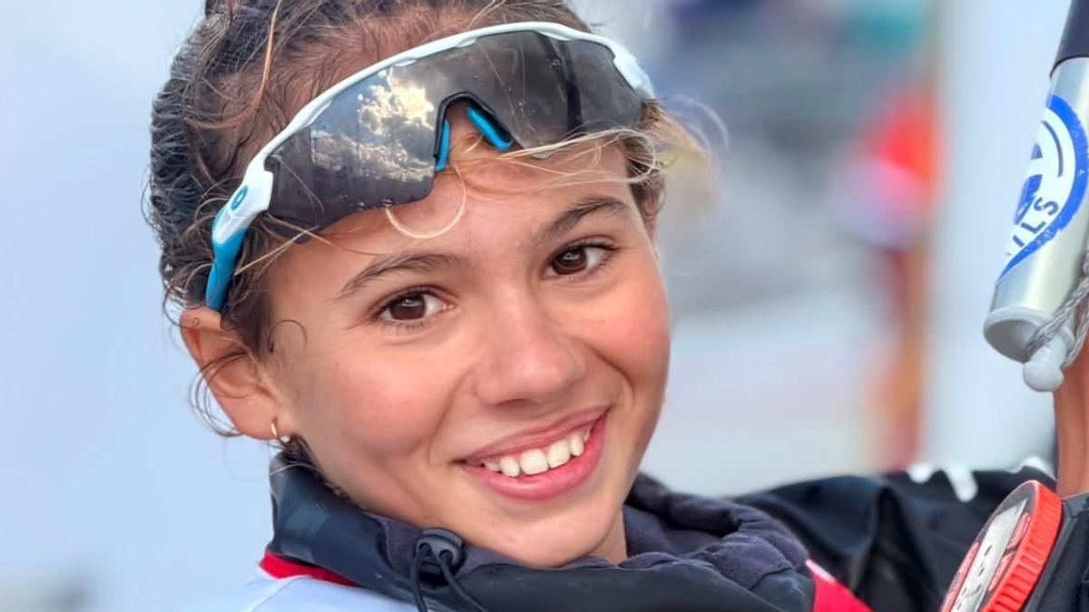 Lola Carrión redondea una temporada espectacular con el 'top 5' del Europeo de Optimist