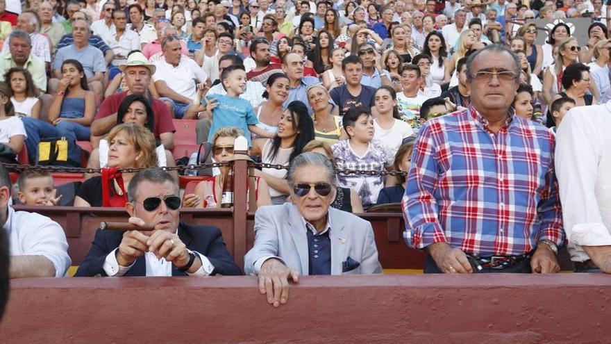 La Consejería quiere acabar con el tabaco en las plazas de toros y otros espacios públicos de ocios.