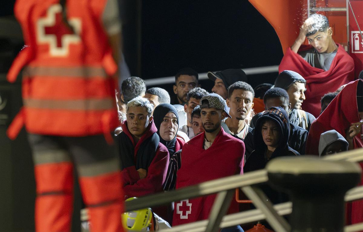 Rescate de 241 migrantes de tres pateras cerca de Lanzarote (20/08/2026)