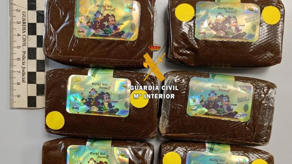Varias tabletas de hachís incautadas en una operación de la Guardia Civil