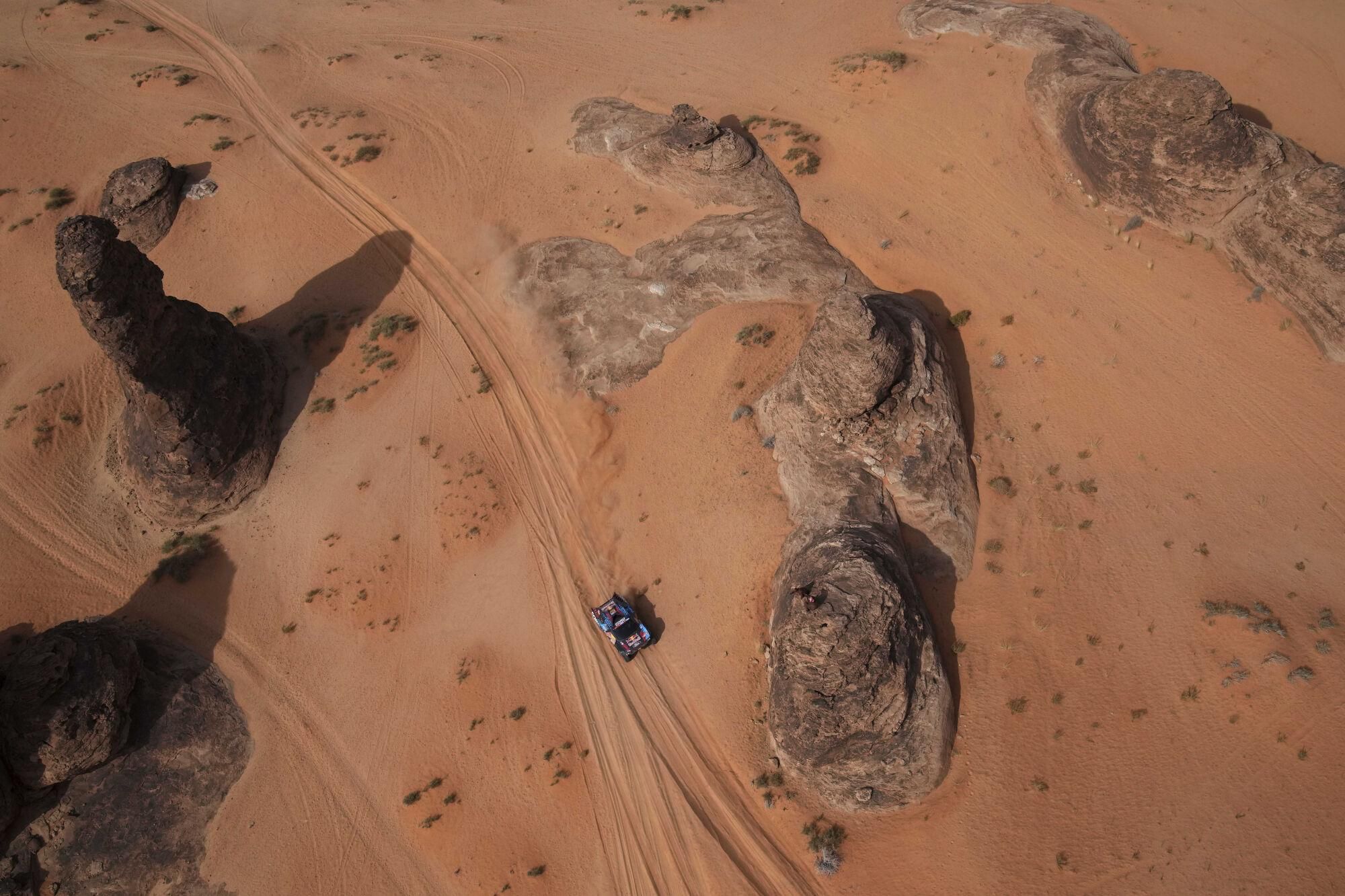 Driver Mitchell Guthrie, of United States, and co-driver Kellon Walch drive their Ford during the fifth stage of the Dakar Rally between Alula and Hail, Saudi Arabia, Thursday, Jan. 9, 2025. (AP Photo/Christophe Ena). EDITORIAL USE ONLY / ONLY ITALY AND SPAIN