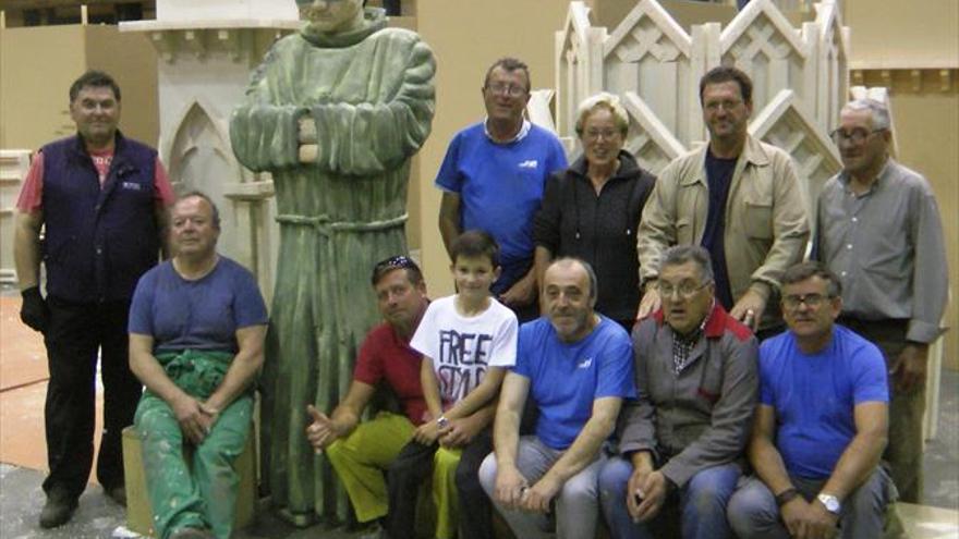 La hoguera de San Juan recrea este año el Monasterio de Guadalupe