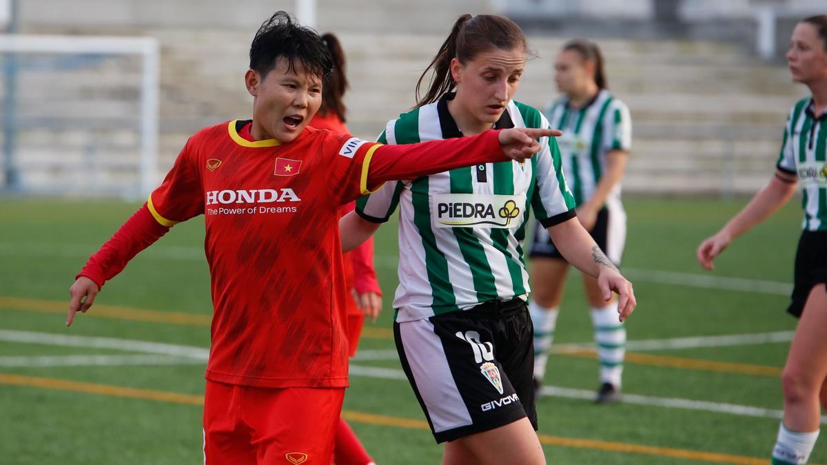 La cordobesista María Lara, en un lance del partido disputado en La Juventud ante la selección de Vietnam.