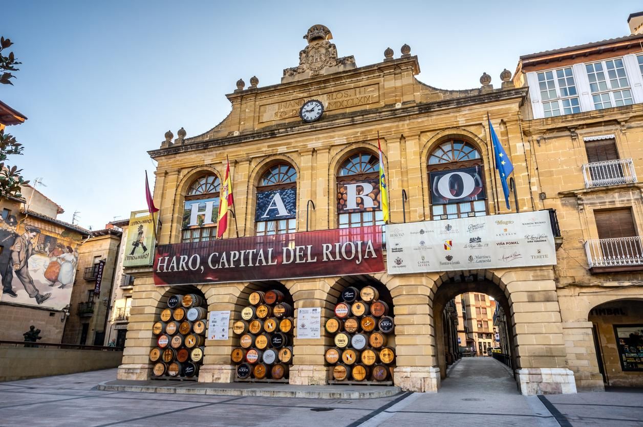 Plaza de la Paz en el pueblo medieval de Haro, La Rioja.