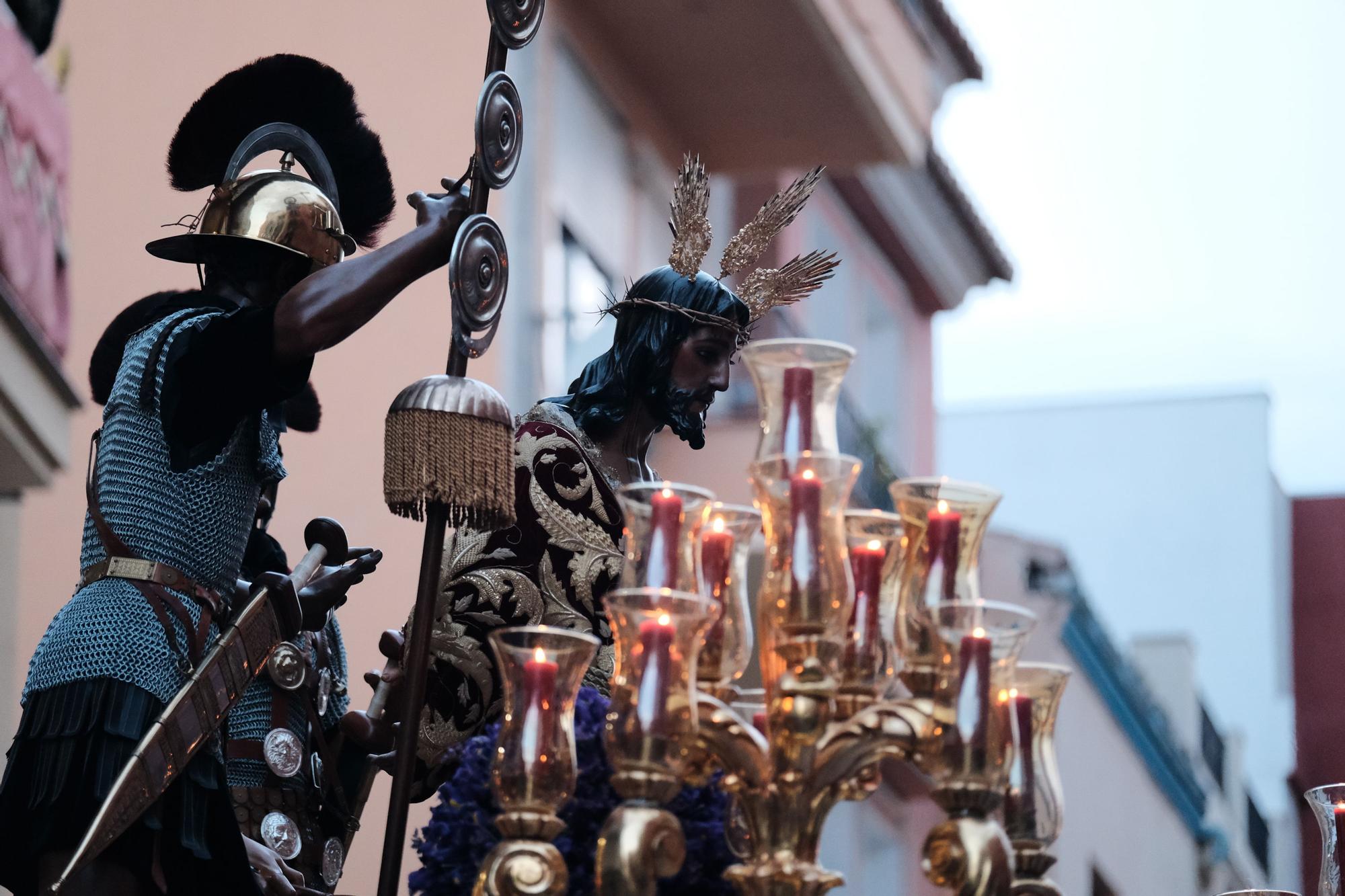 Una imagen de la procesión de la cofradía de la Sentencia, en el Martes Santo de 2024.