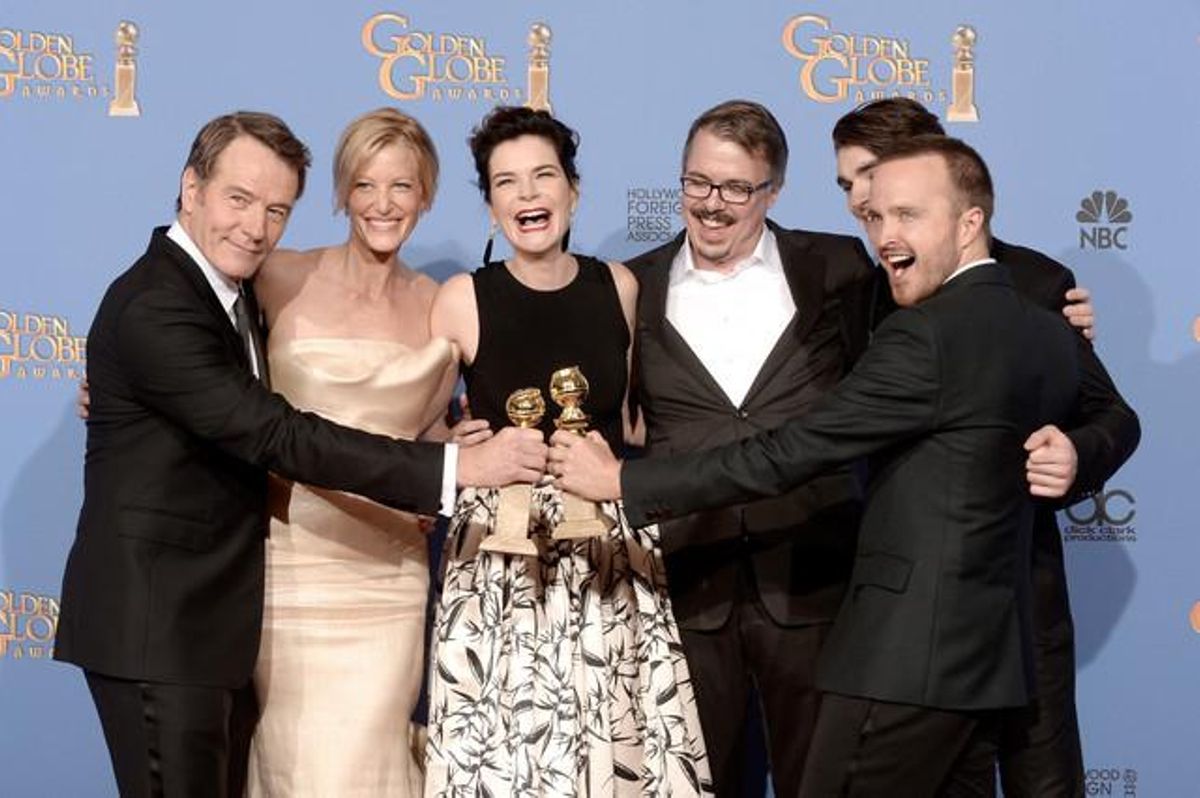 Bryan Cranston, Anna Gunn, Betsy Brandt, Vince Gilligan, R.J. Mitte i Aaron Paul celebren el premi a la millor sèrie a ’Breaking Bad’.
