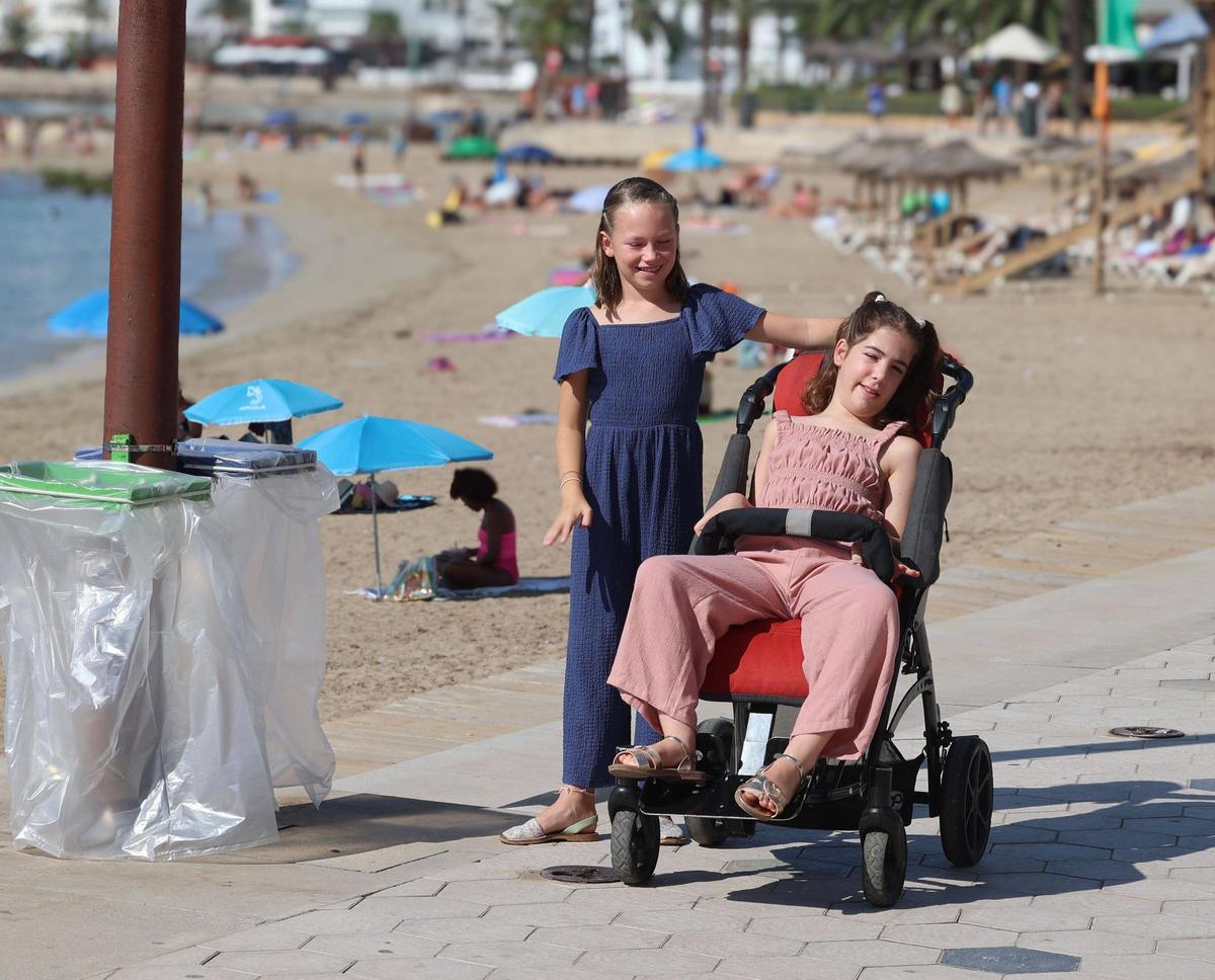 Seanna y Abril: El 'hit' de dos niñas para que residentes y turistas no ensucien la isla Seanna y Abril: El 'hit' de dos niñas para que residentes y turistas no ensucien la isla