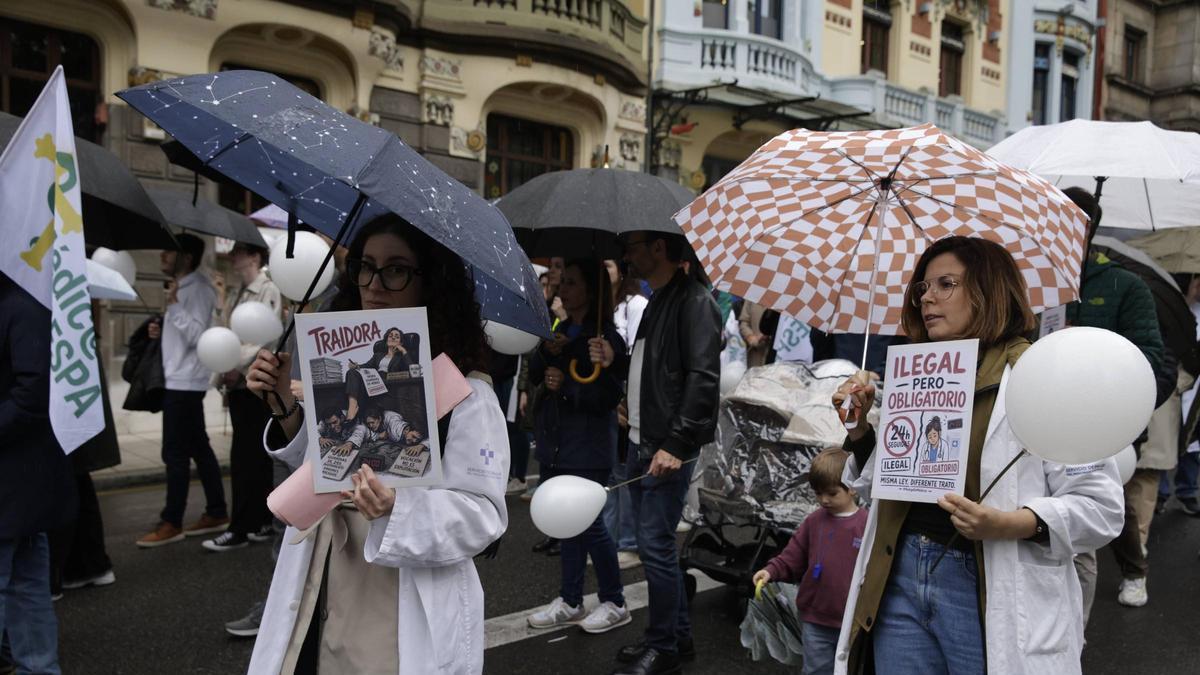 Manifestación de médicos en Oviedo, el pasado 29 de abril, por una reducción de las guardias.