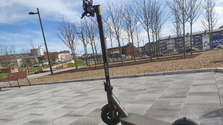 Detenidas dos personas por robar un patinete a punta de navaja en A Coruña