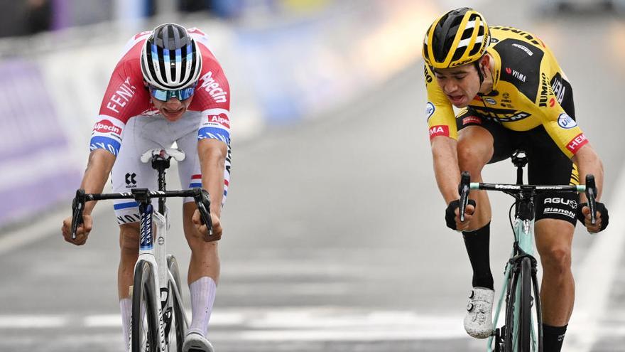 Van der Poel gana el mano a mano con Van Aert en Flandes