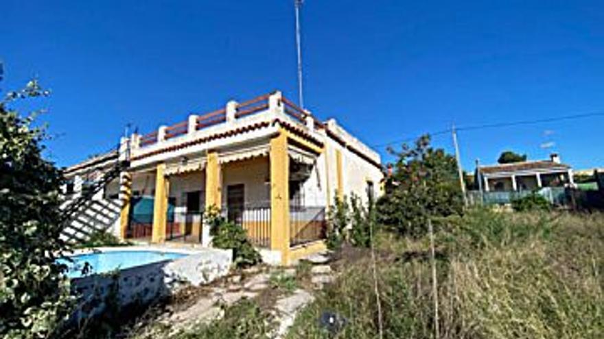 92.500 € Venta de casa en Chiva 496 m2, 3 habitaciones, 1 baño, 186 €/m2...