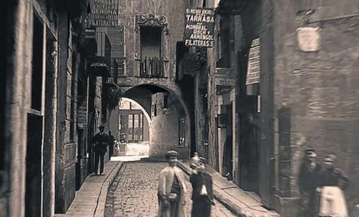 L’’STREET VIEW’ DEL SEGLE XIX 3 La web ’darrera mirada’ que exhibeix la cartografia de Garrigai Roca té un floró. És el passeig virtual pels carrers i places que hi havia allà on avui hi ha la Via Laietana. Es titula ’Un passeig impossible’.