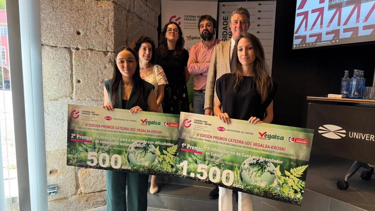 Cinthia Piñeiro y Lucía de las Mercedes Carceles, ganadoras de la Cátedra UDC Vegalsa-Eroski.