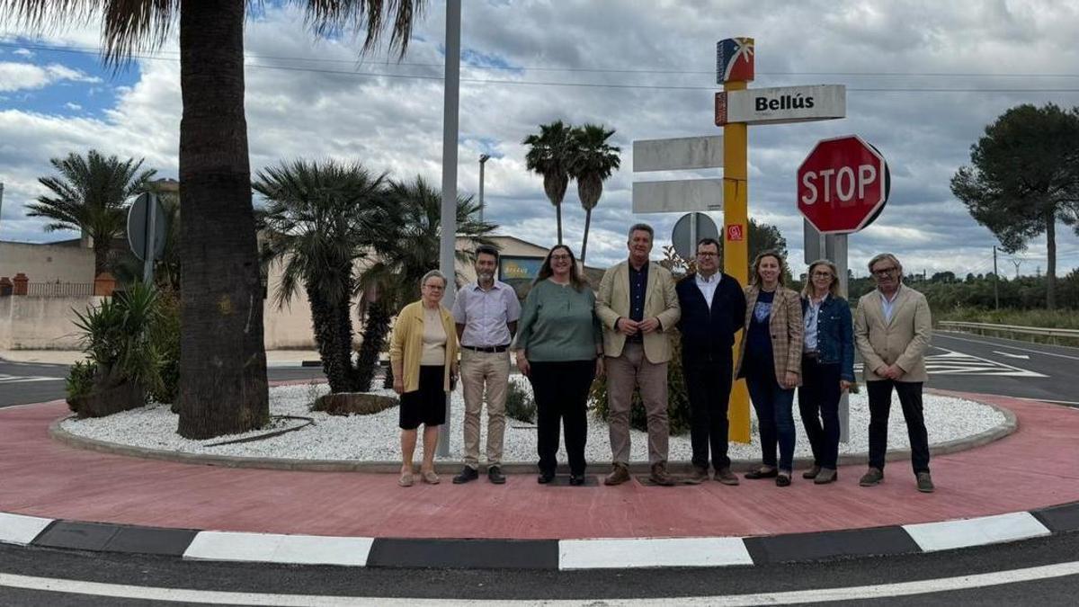 El vicepresidente Martínez Mus, con la alcaldesa de Bellús y cargos municipales y autonómicos.