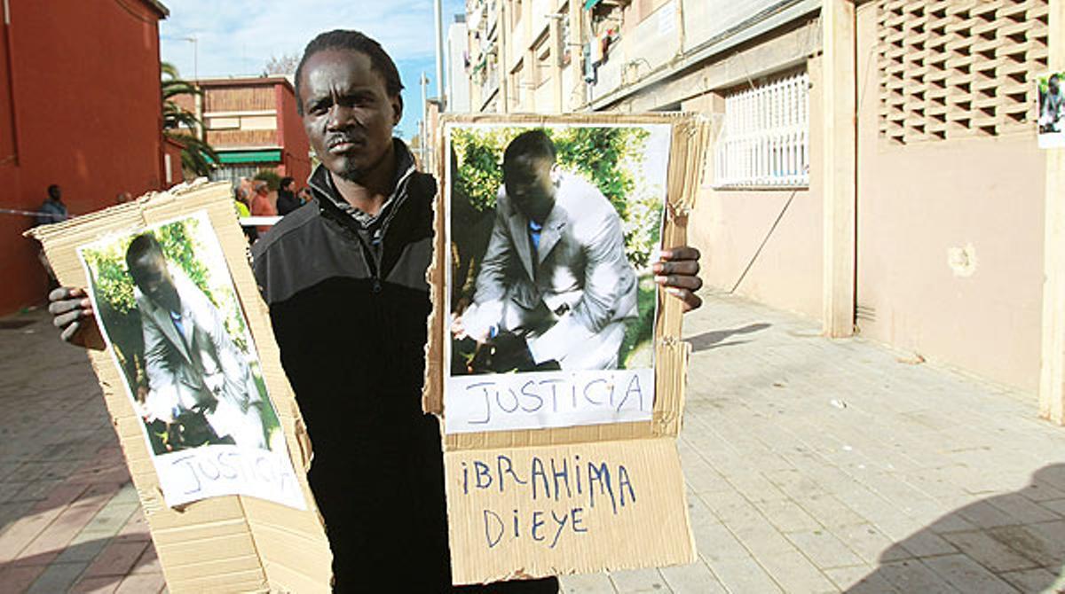 Disturbis al carrer Ferrer Bassa de Barcelona després de l’assassinat d’un senegalès.