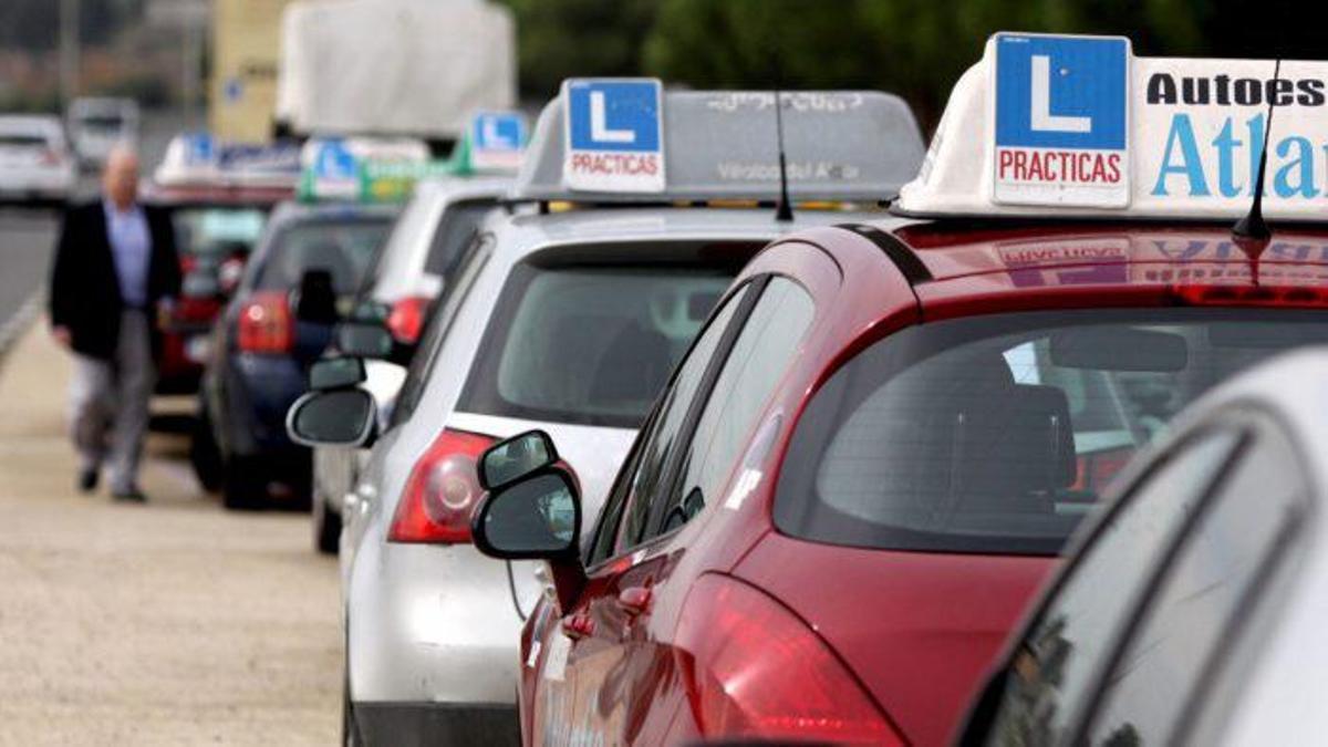 ¿Adiós a las autoescuelas? La DGT podría cambiar las reglas para sacar el carné de conducir