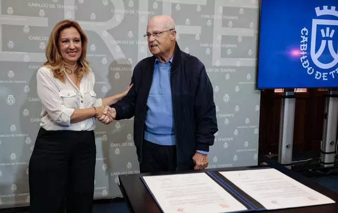 Firma del convenio entre Involcan y Casa África