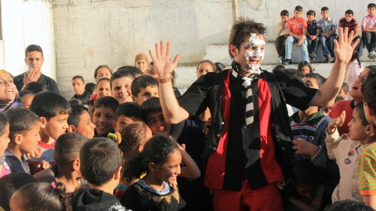 Actuación de Pallasos en Rebeldía ante unos niños palestinos.