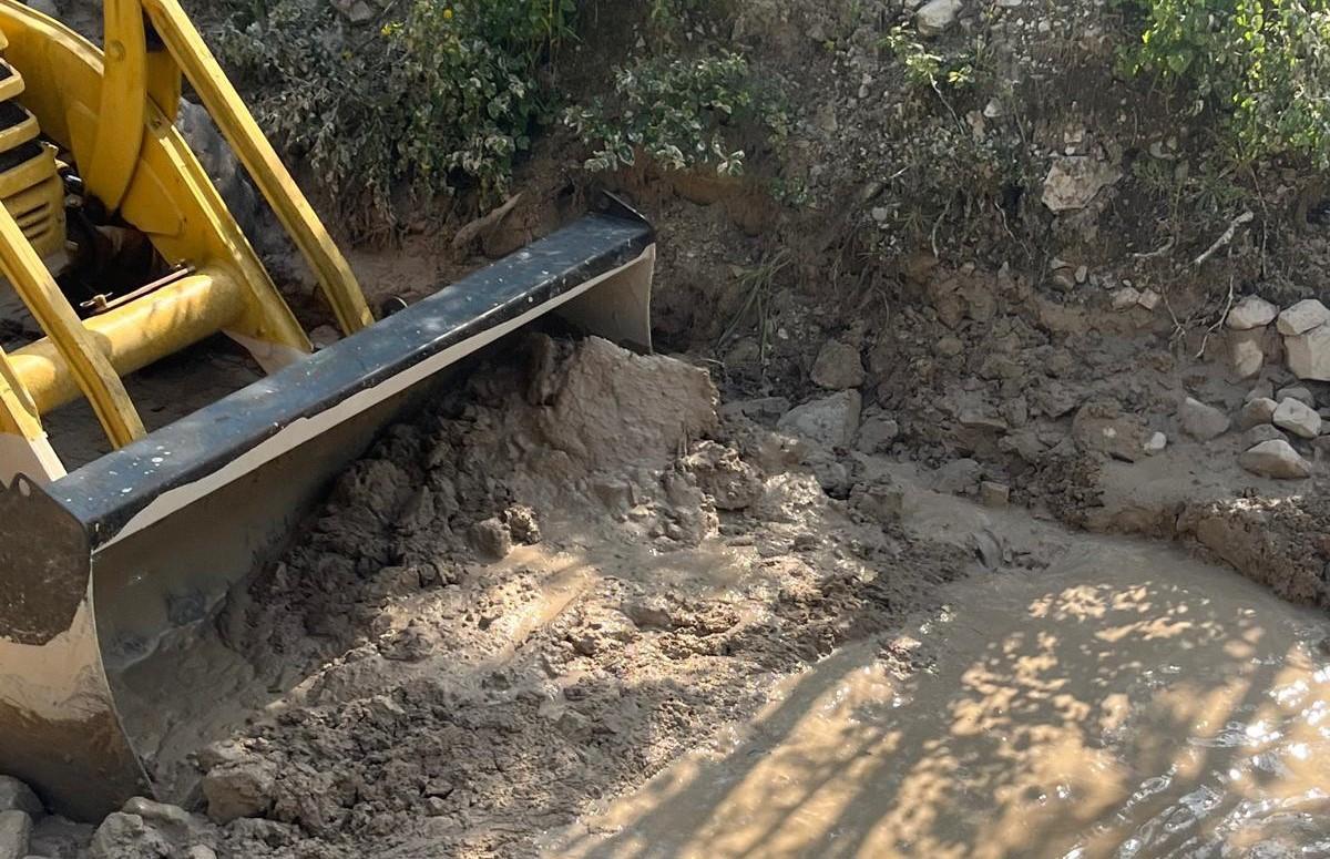 En imágenes: Así trabaja Tineo para limpiar la fana de Genestaza y dar servicio a los pueblos