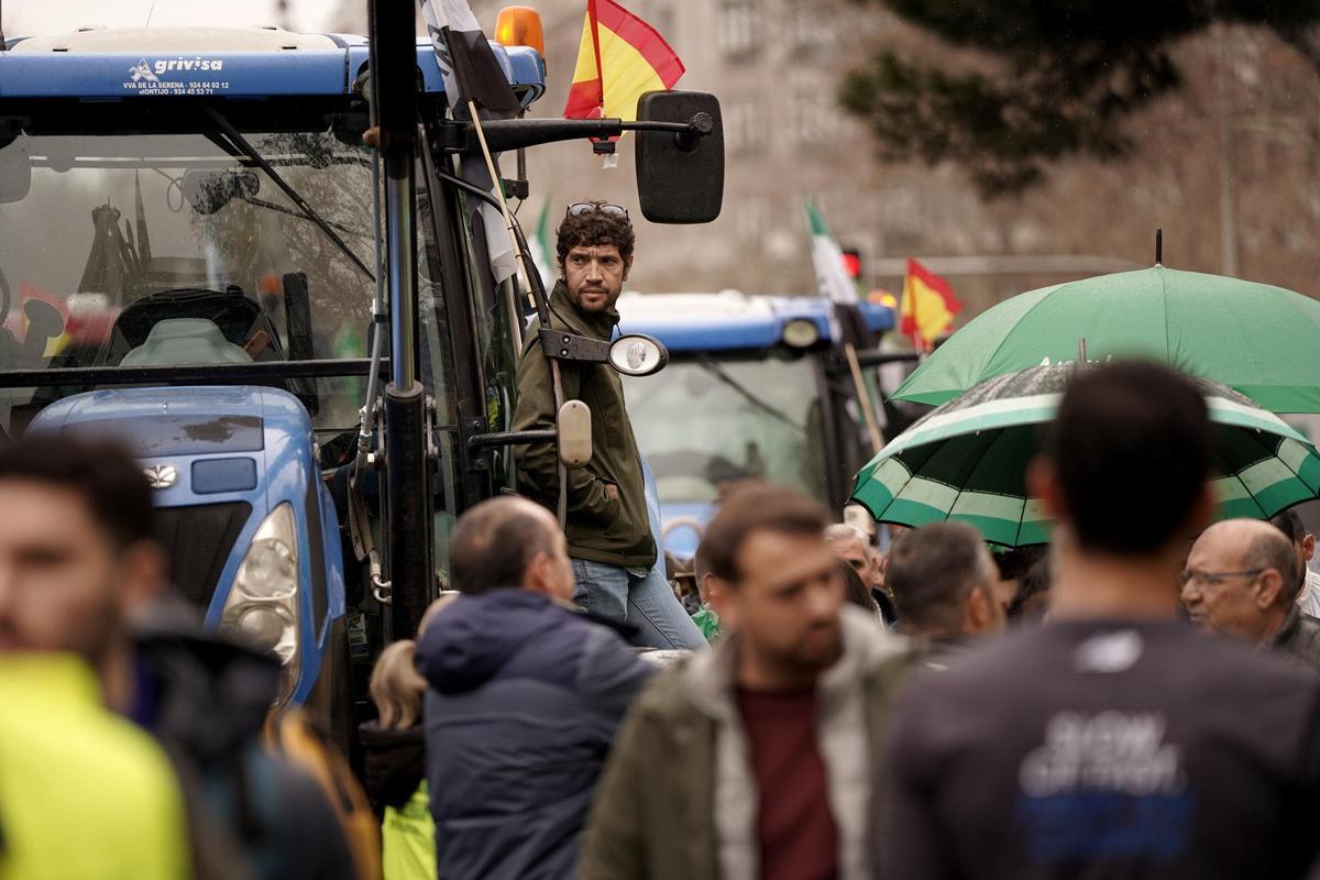 Agricultores protestan frente a la sede del Ministerio, en imágenes Agricultores protestan frente a la sede del Ministerio, en imágenes