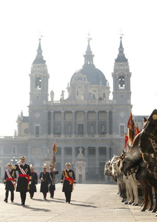 Felipe VI rinde homenaje a Juan Carlos por la "gratitud y respeto que merece de todos"