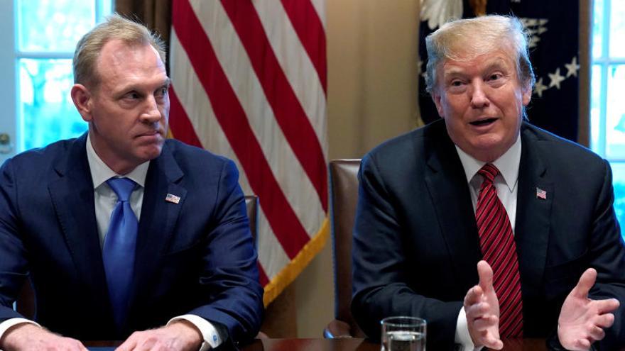 Patrick Shanahan, junto a Trump.