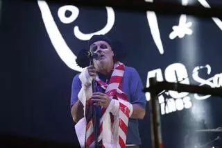 EN IMÁGENES: La banda sonoro del Antroxu en Avilés, el concierto de "Los Toreros Muertos"