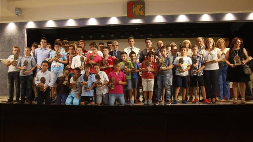 El Deportivo Córdoba entrega los galardones a los jugadores más destacados