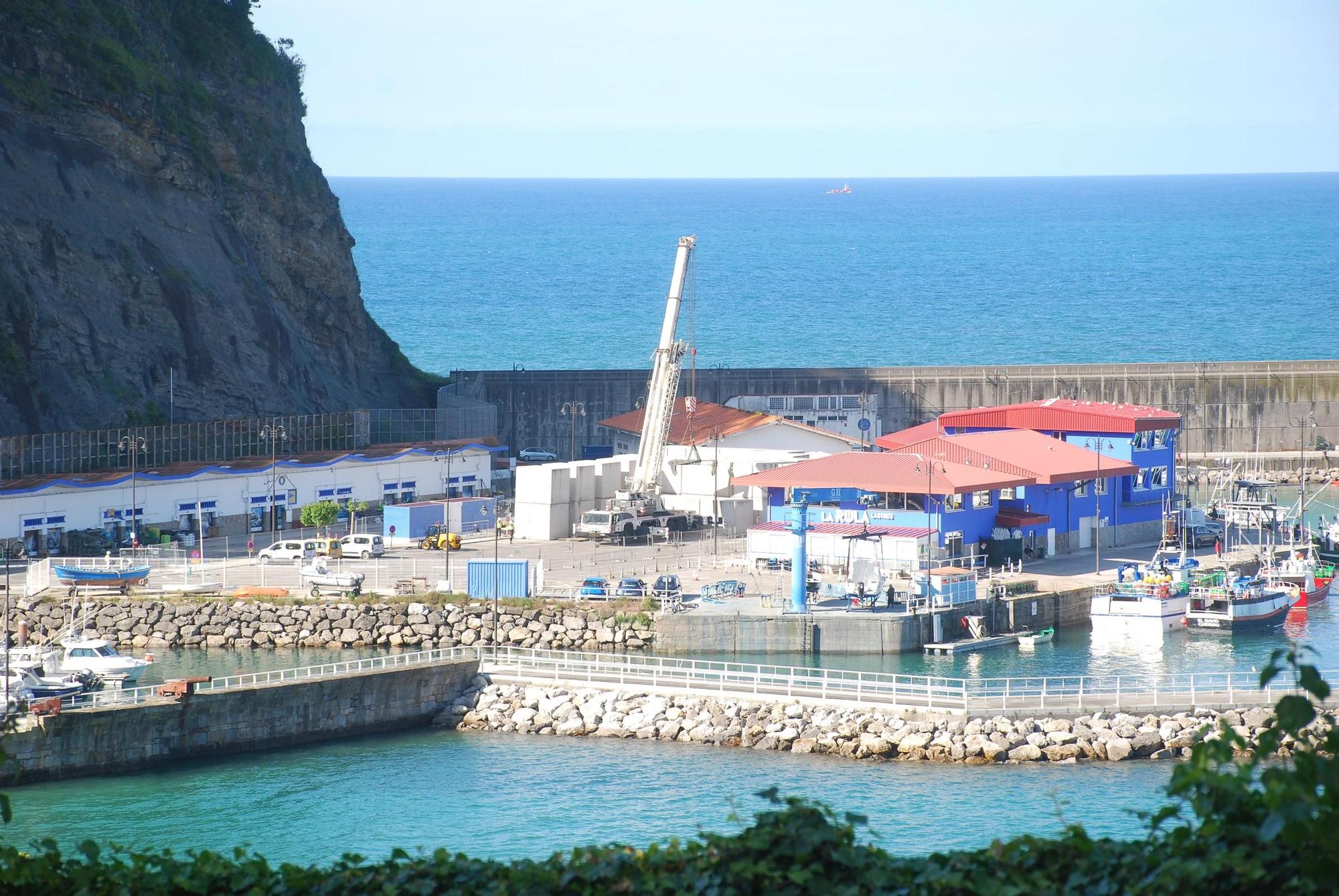 Obras en el puerto de Lastres