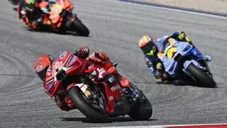 Marc Márquez lidera la sprint con Martín al acecho