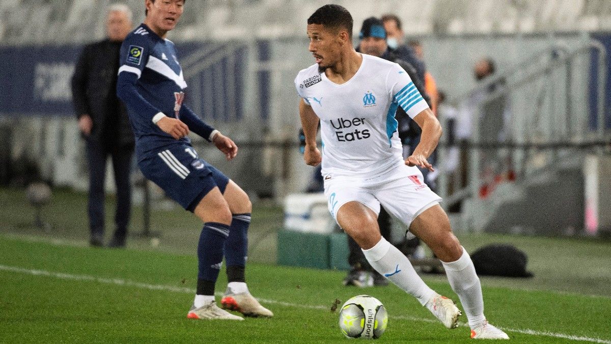 William Saliba en un partido de Ligue 1 ante el Girondins de Burdeos