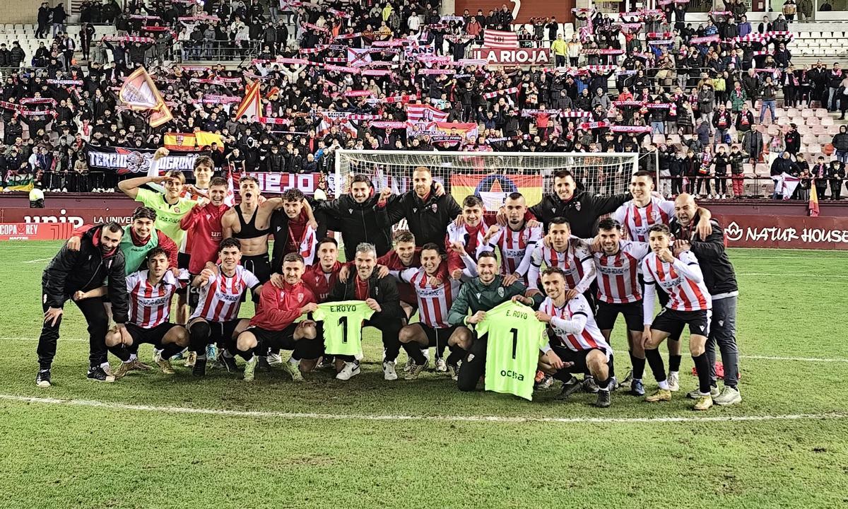 Los jugadores de la UD Logroñés, en la celebración