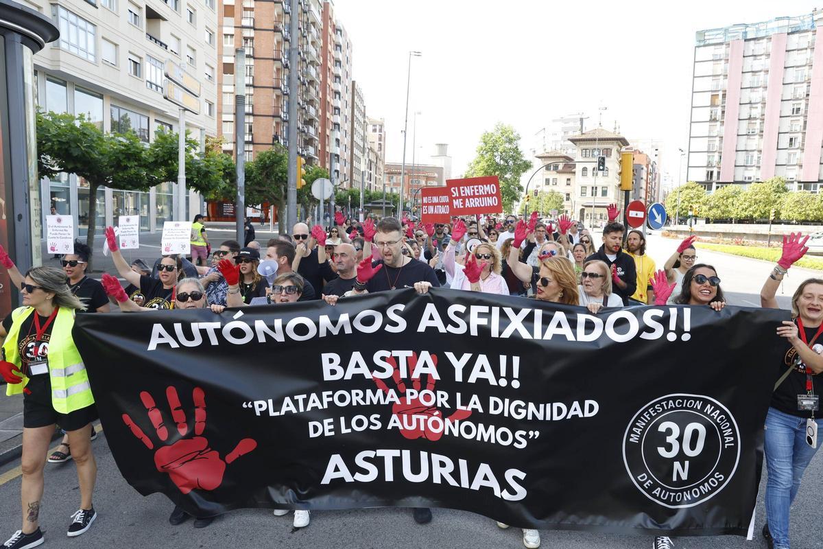 La protesta de los autónomos en Gijón, en imágenes La protesta de los autónomos en Gijón, en imágenes